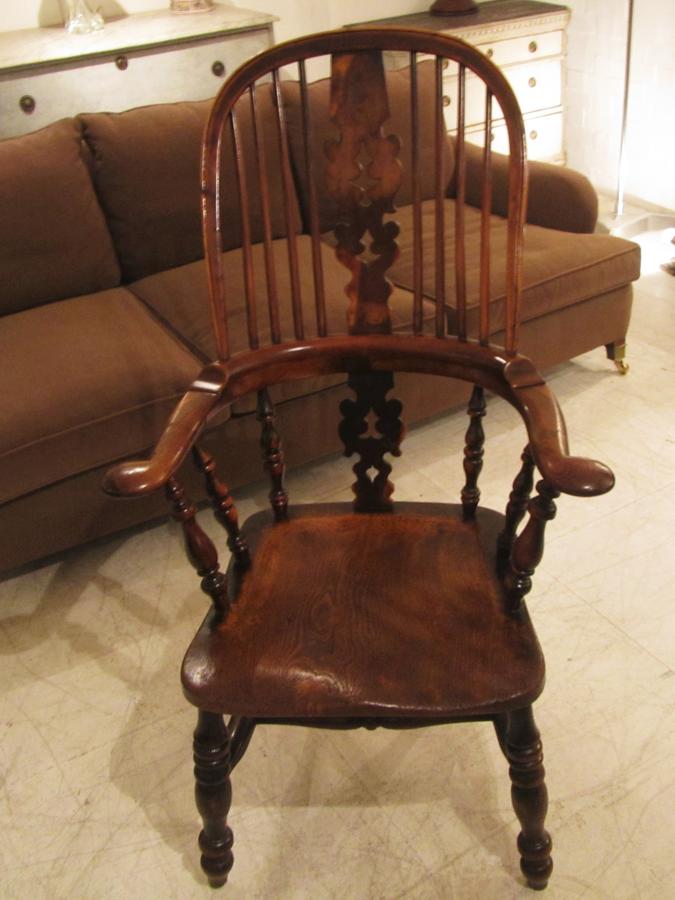 A yew wood an elm Windsor chair