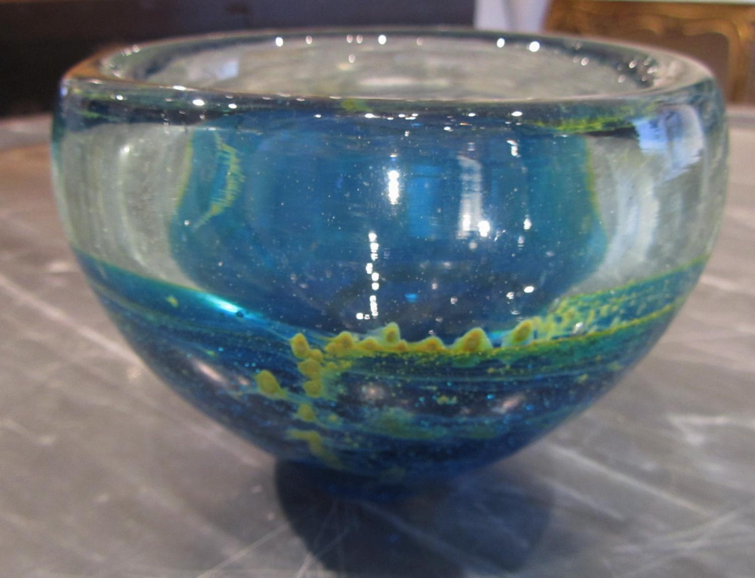 An Art glass bowl
