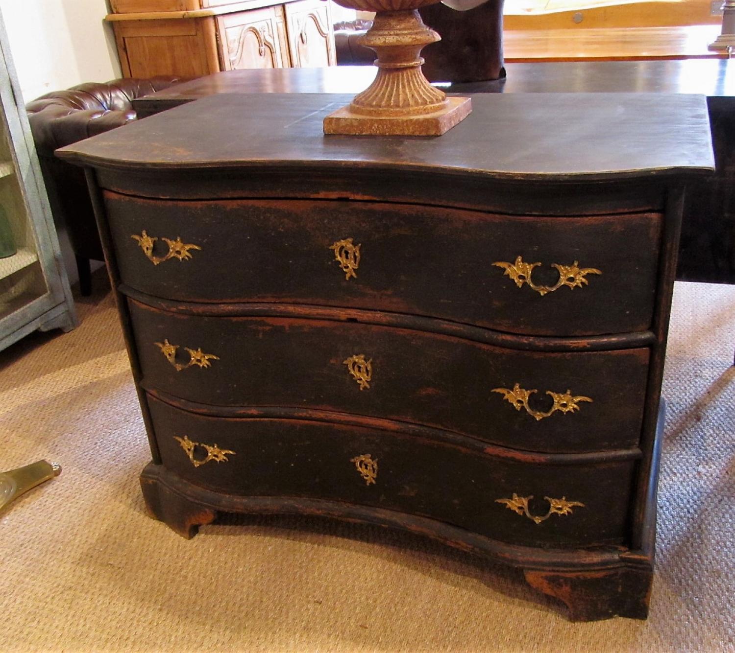 An 18thc painted serpentine commode