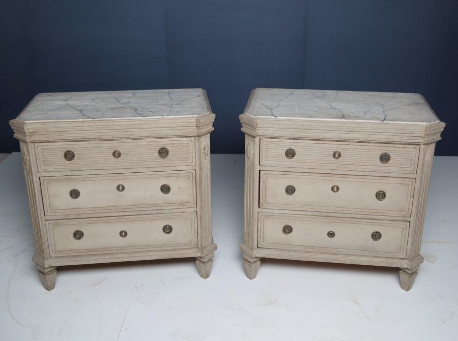 A pair of 19thC Swedish painted commodes
