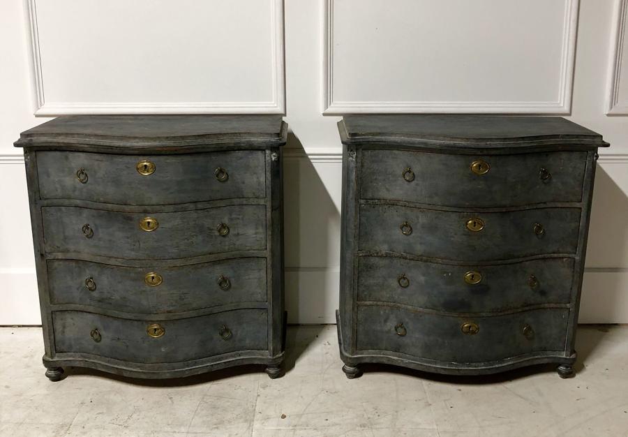 A pair of Swedish Serpentine commodes