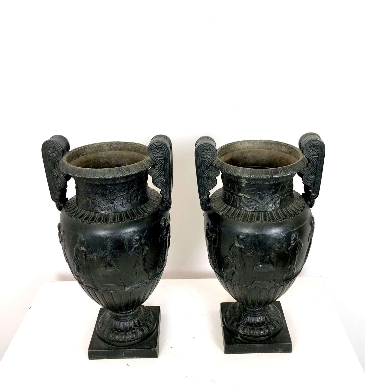 A pair of neoclassical urns