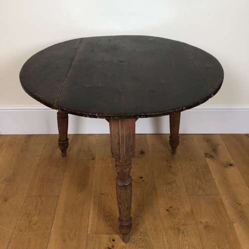 A pine cricket / tavern table