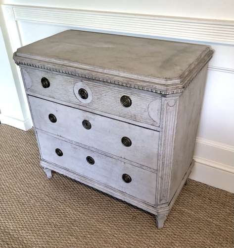A pair of Swedish painted commodes