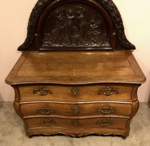 An 18thC cherrywood commode