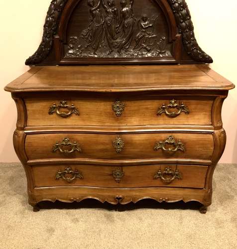 An 18thC cherrywood commode