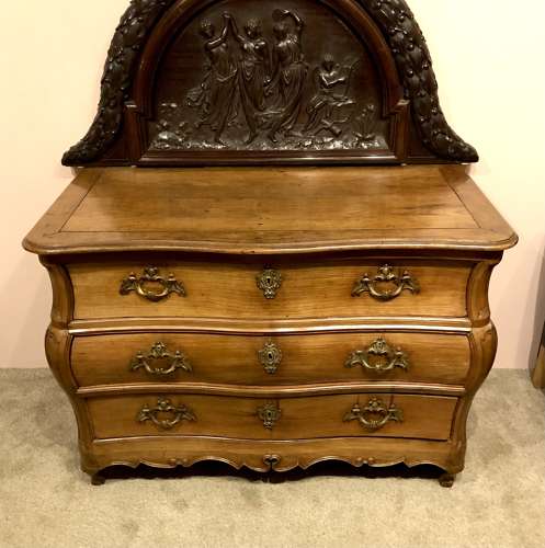 An 18thC cherrywood commode