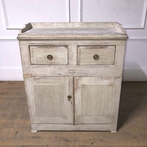 A Swedish painted buffet