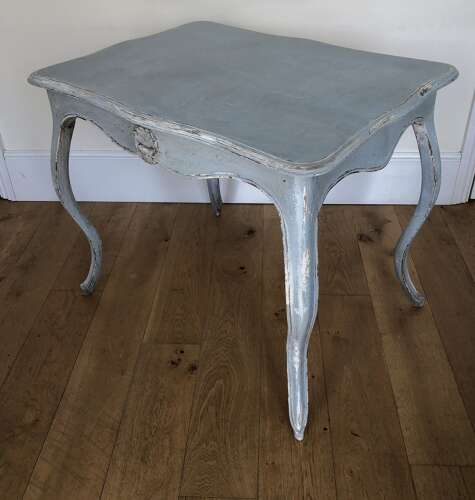 Serpentine centre table