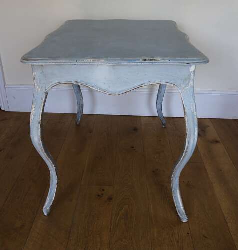 Serpentine centre table